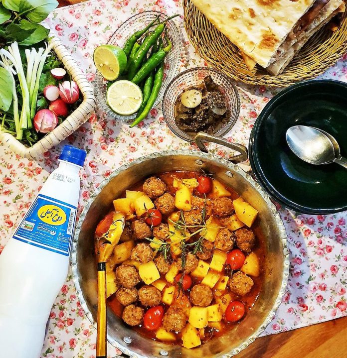 طرز تهیه کله گنجشکی خوشمزه و اصیل با گوشت و آرد نخودچی