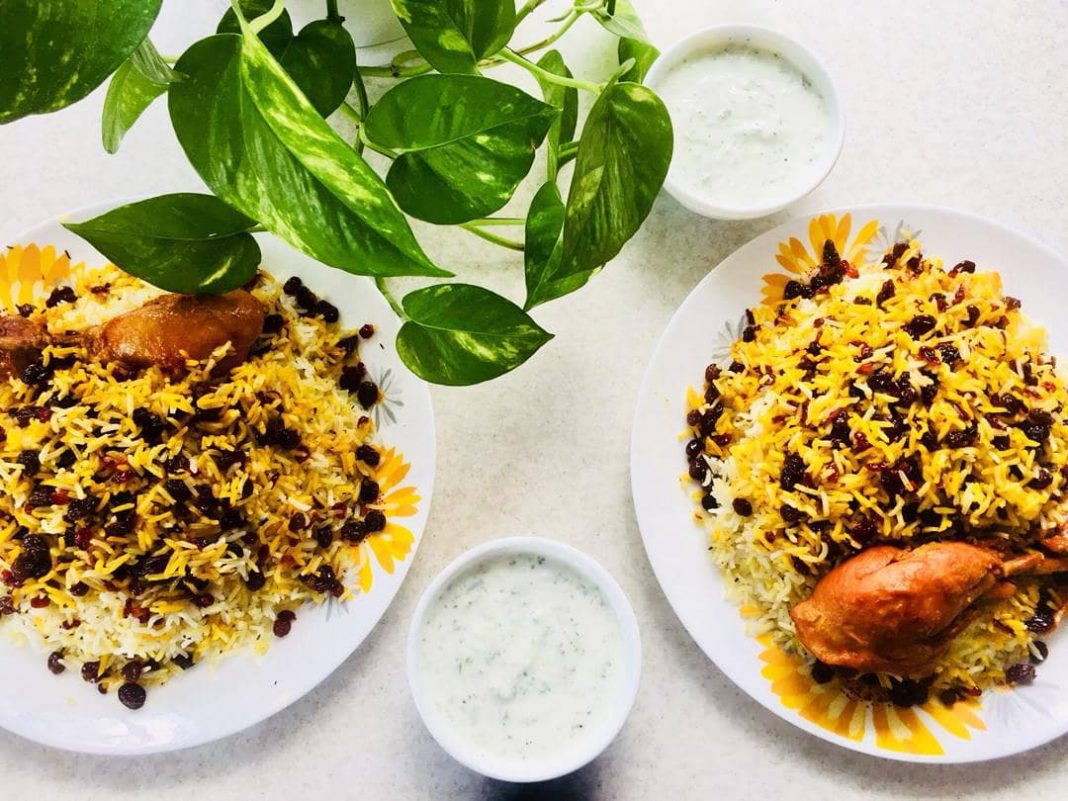 طرز تهیه کشمش پلو با مرغ مجلسی و خوشمزه به روش مازندرانی