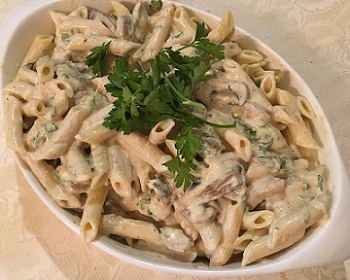 طرز تهیه پاستا مرغ و قارچ با سس بشامل