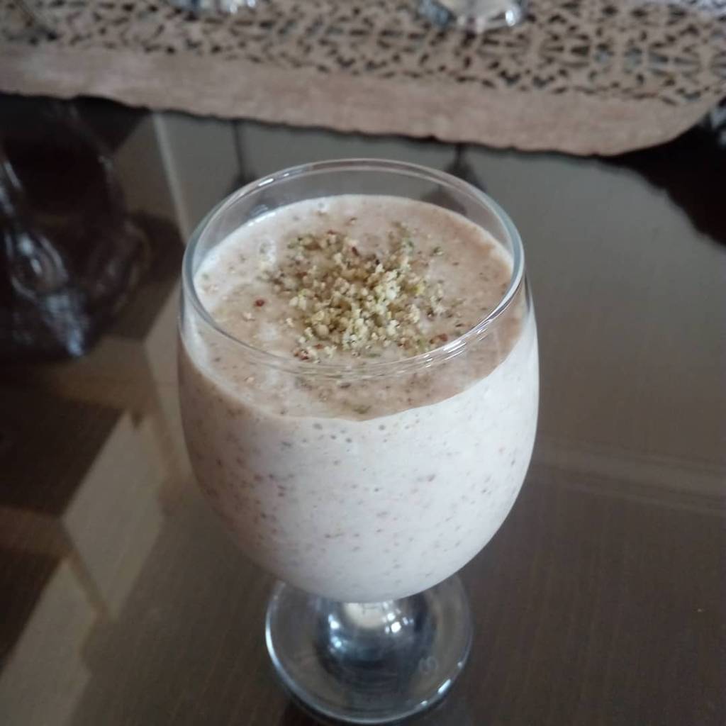 طرز تهیه و دستور پخت اسموتی موز و دارچین