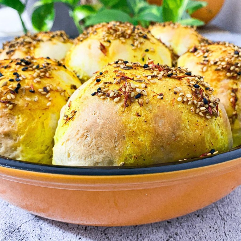 طرز تهیه و دستور پخت نان کماج (کلوبیج) تبریزی