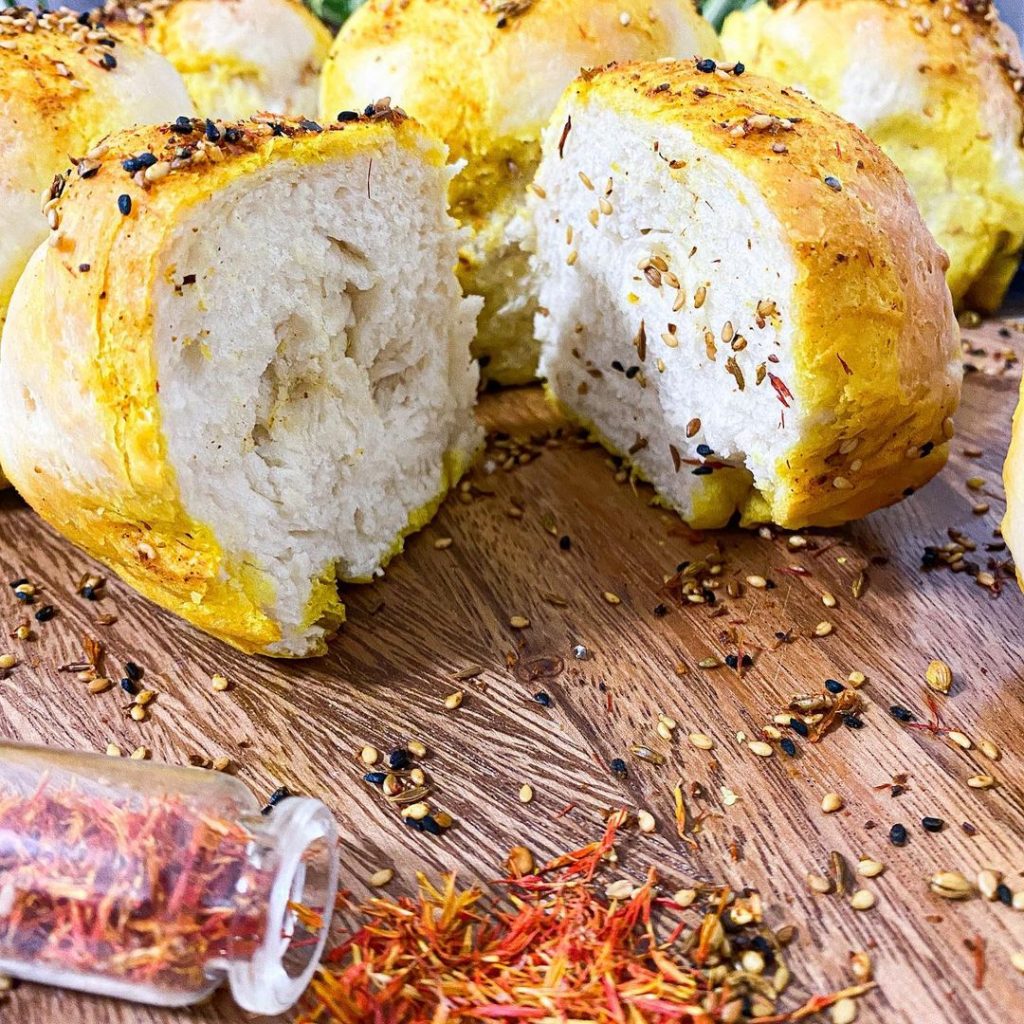طرز تهیه و دستور پخت نان کماج تبریزی