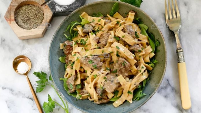 طرز تهیه پاستا پیچی با سس استروگانف