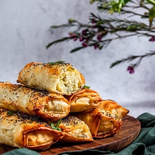 طرز تهیه بورک اسفناج و پنیر