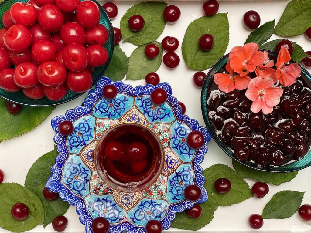 آلبالو پلو با گوشت چرخ کرده