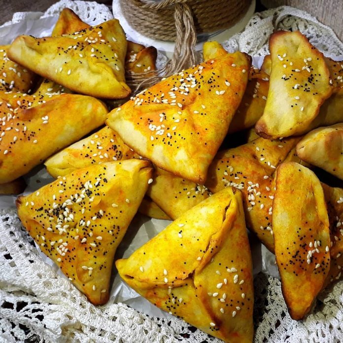طرز تهیه فطایر مرغ و پنیر