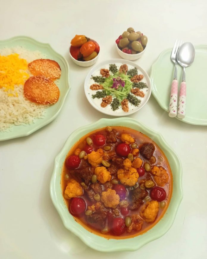 طرز تهیه خورشت گل کلم