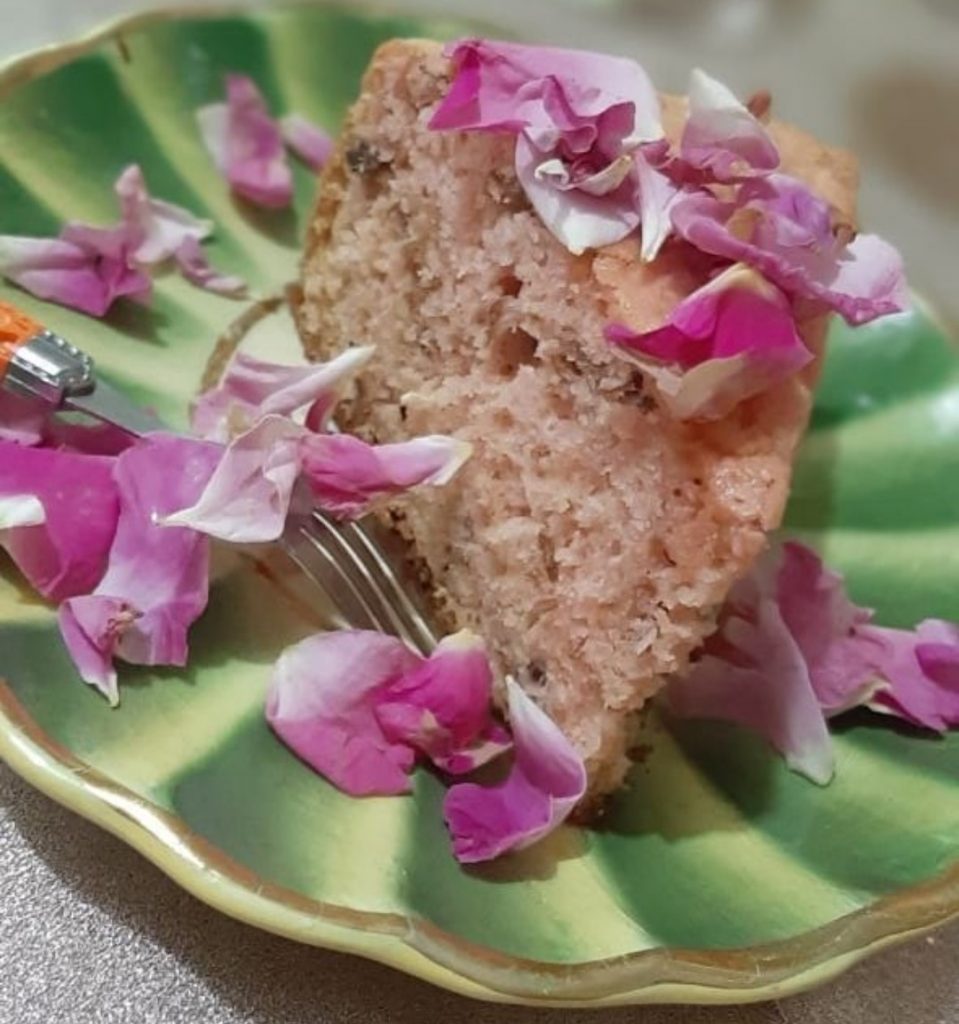 طرز تهیه کیک گل محمدی